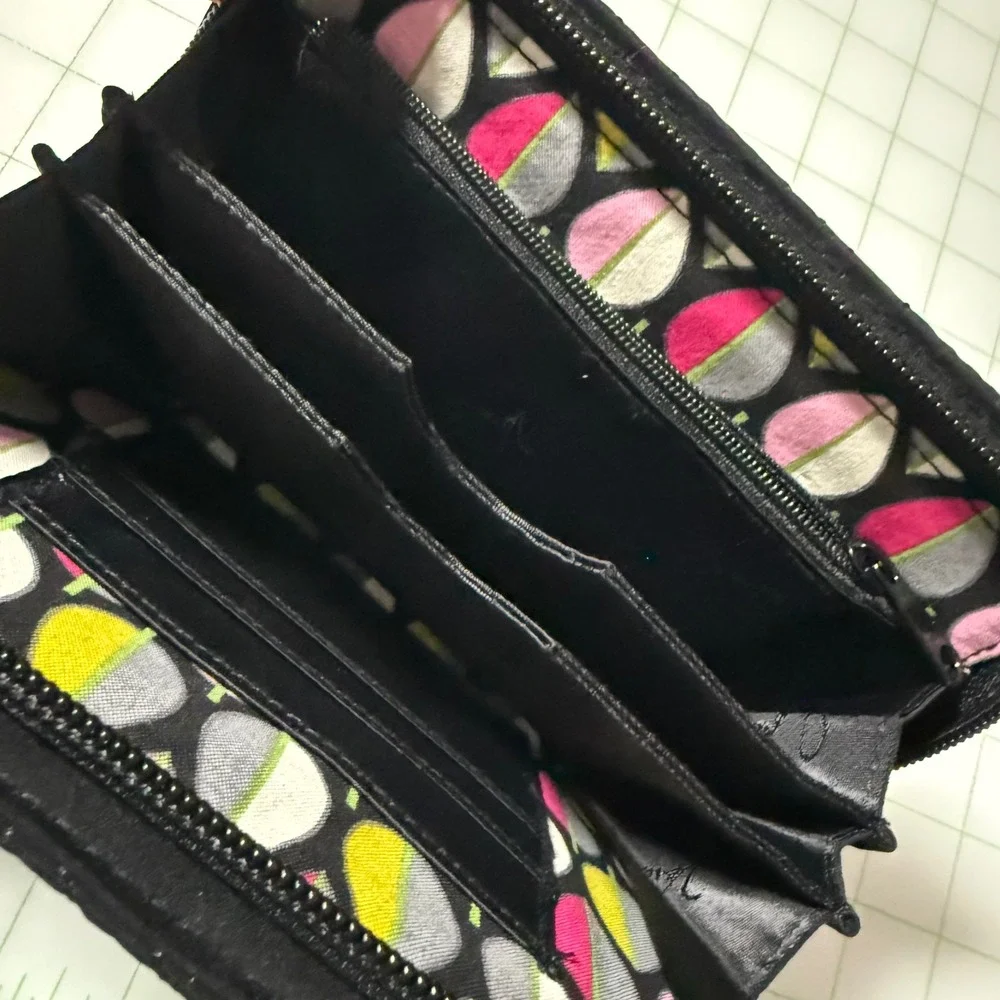 Y2K Vera Bradley Wristlet Wallet Zip Classic Quilted Black Leaf print interior